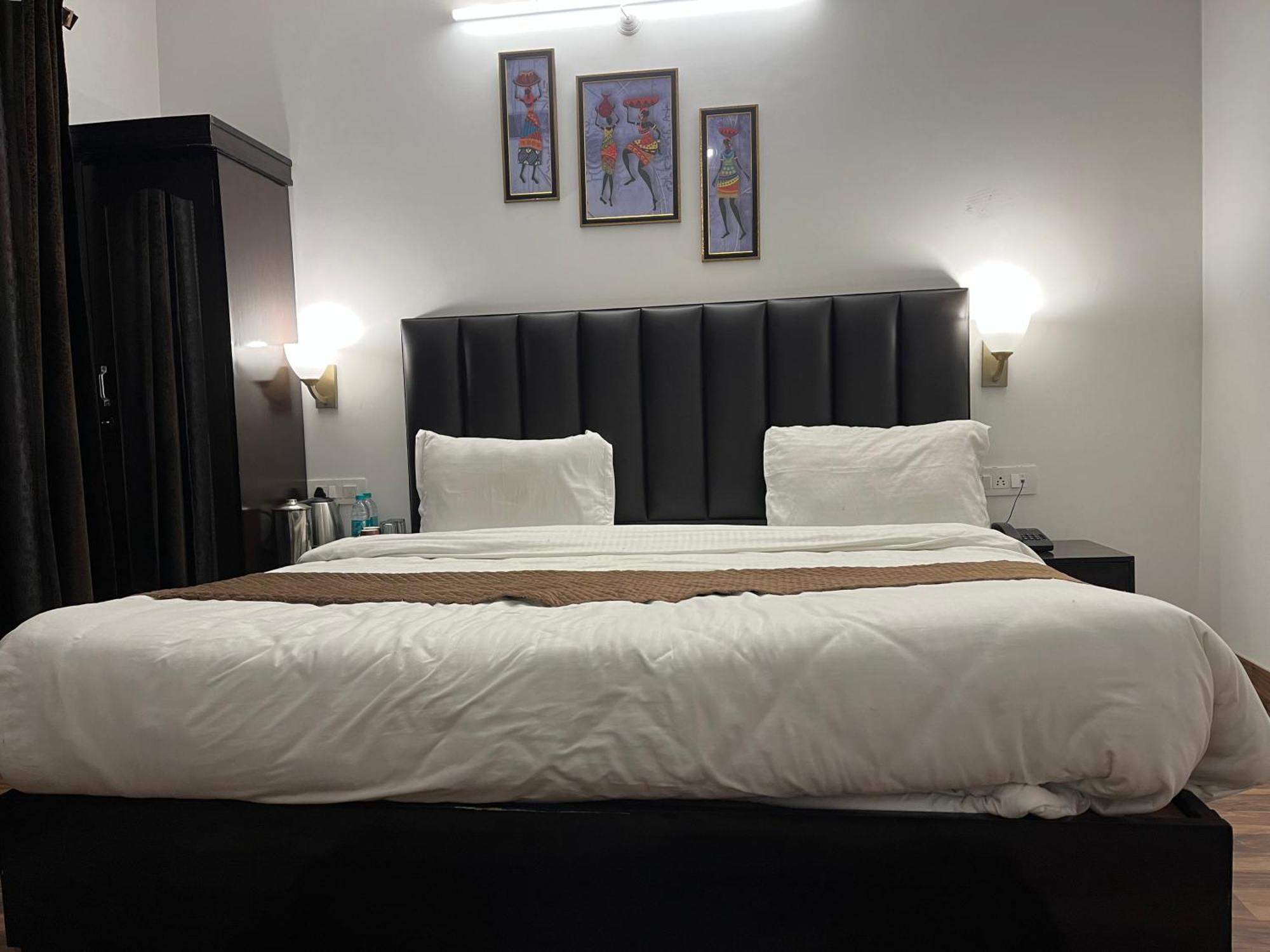 Cedar Woods Resort By Heyan Hotels Nainital Ngoại thất bức ảnh